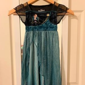 Queen Anna Nightgown